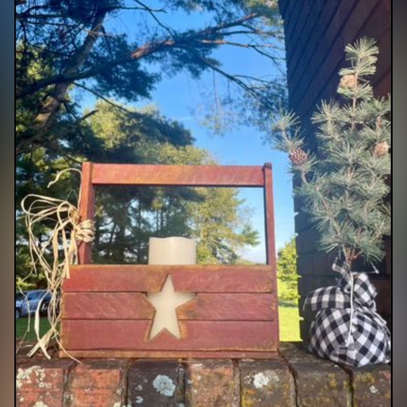 Distressed Wood Star Cutout Tote, Red - Picture 5 of 11